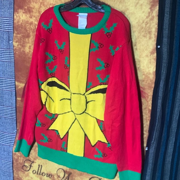 FORUM NOVELTIES INC.-men’s red long sleeve crewneck ‘ALL WRAPED UP SWEATER’ - Picture 2 of 10